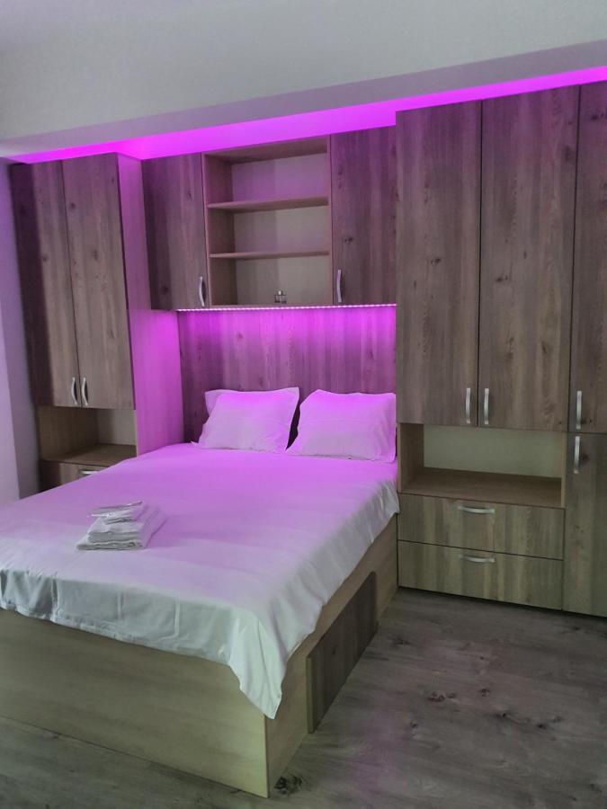 Angi House Otopeni Exteriör bild